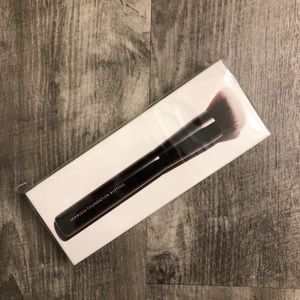 NEW Beauty Pie Seamless Foundation Buffing Brush